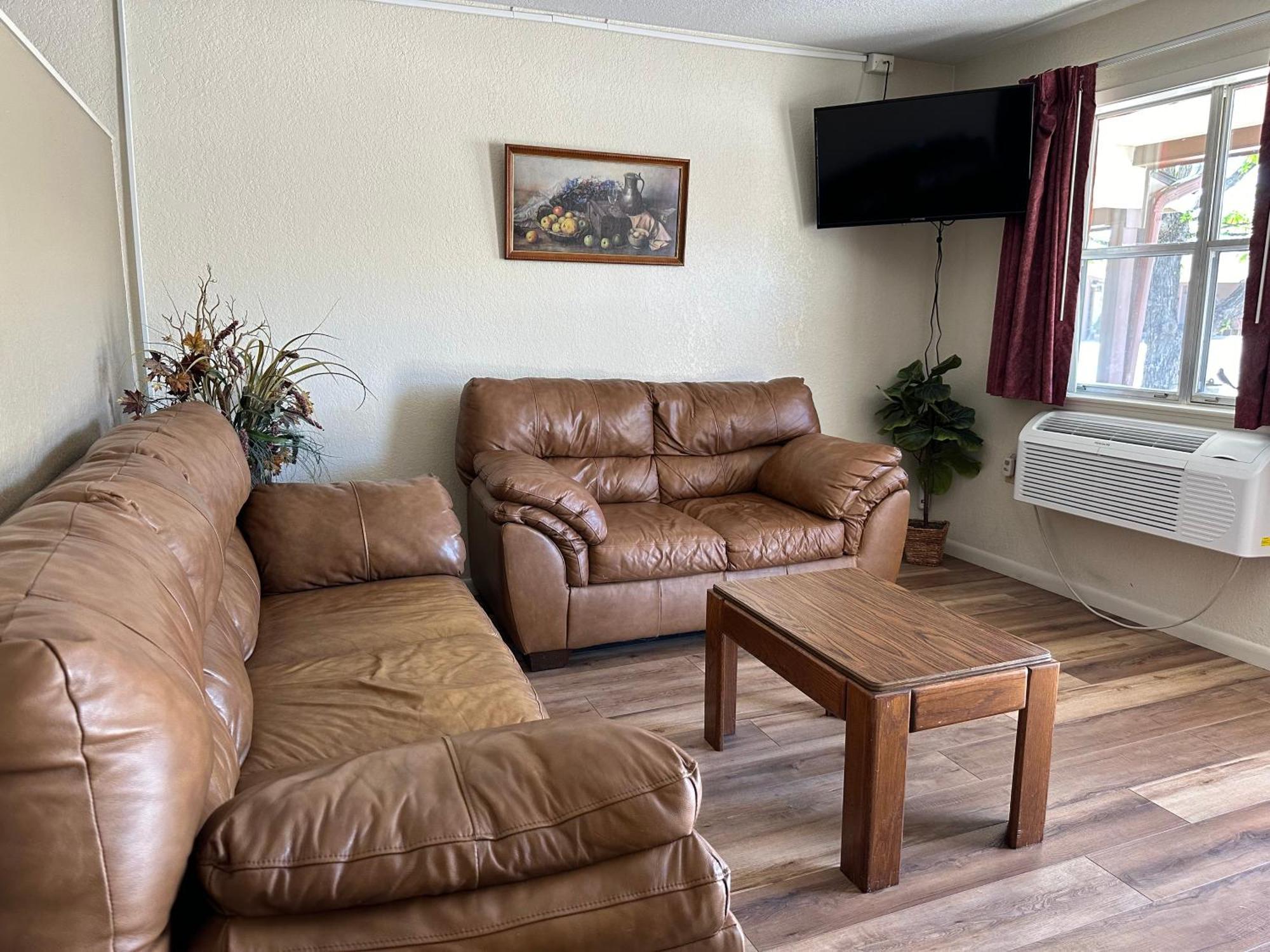 Sunset Inn And Suites Фредериксбург Екстериор снимка